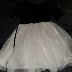 LITTLE girls black and white dress.